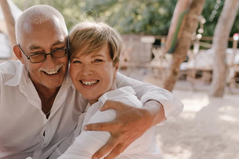 a happy older couple who prevented diabetes type 2